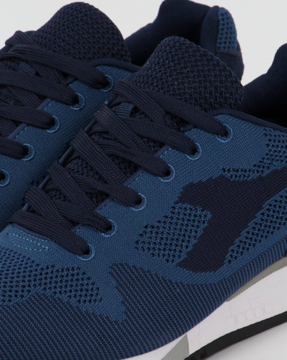 Diadora V7000 Weave Trainers Saltire Navy