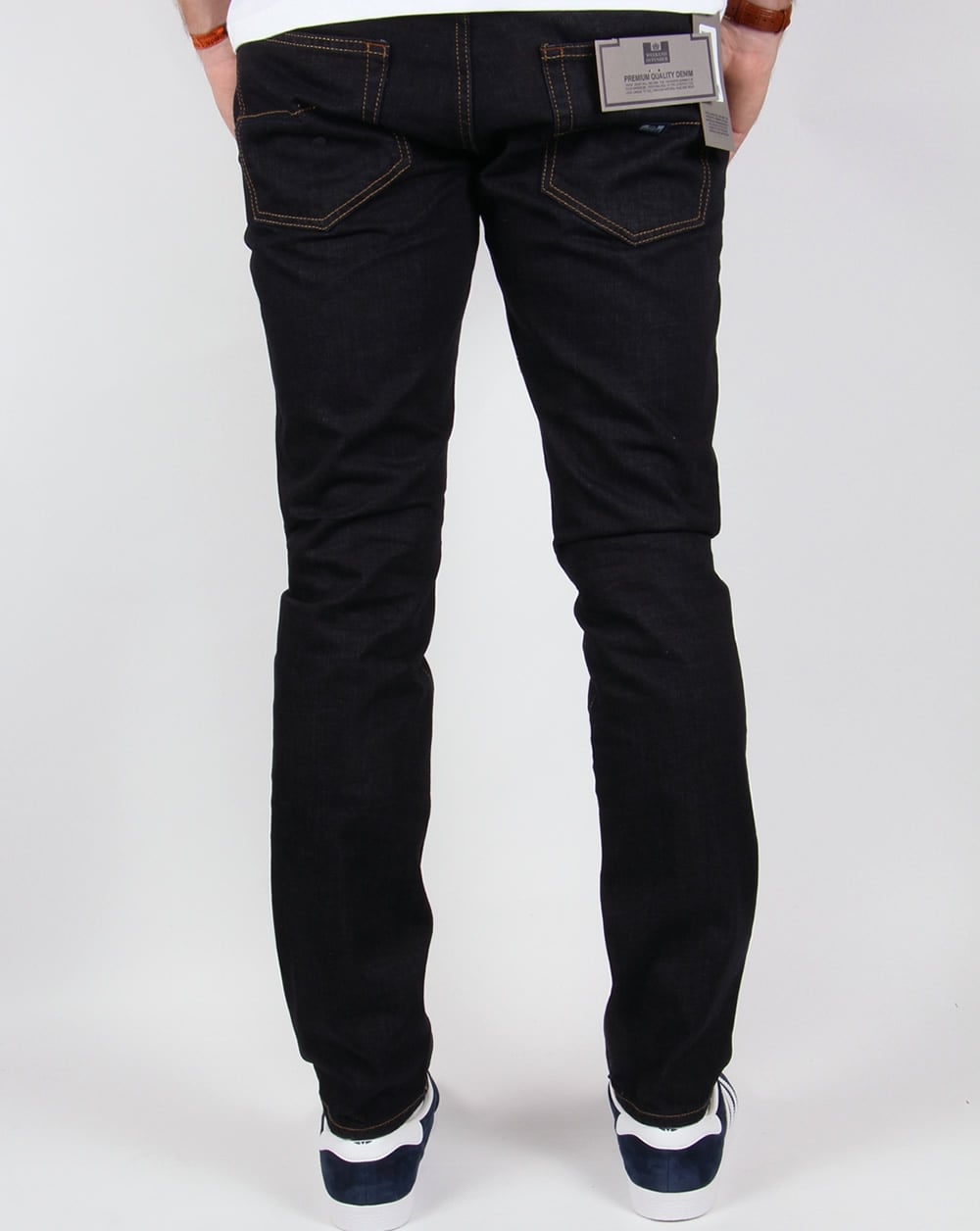 Weekend Offender Tapered Fit Jeans Rinsed Wash