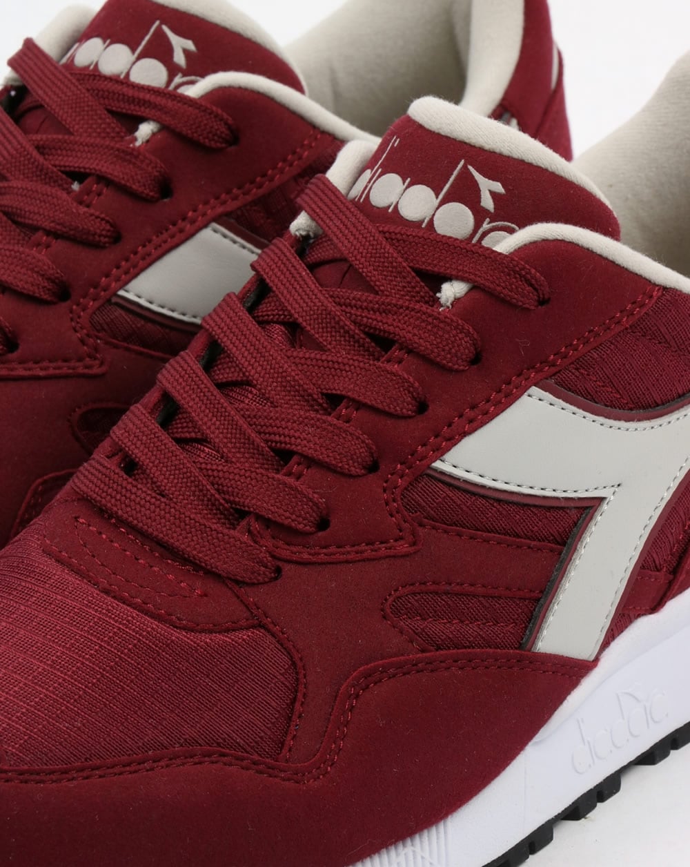 Diadora N902 Trainers Deep Red