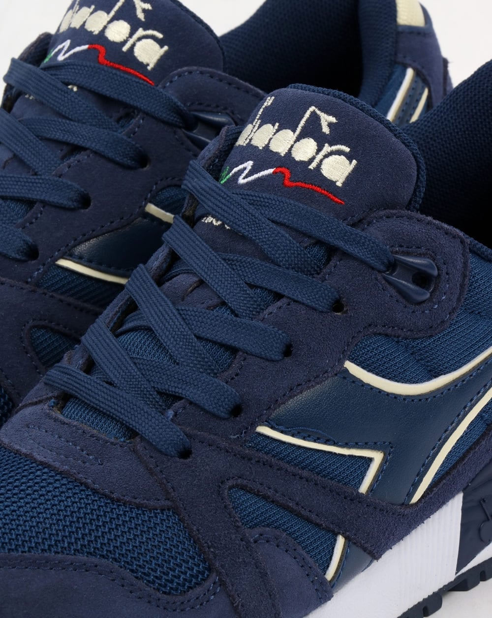 Diadora N9000 III Trainers Estate Blue/Antique White