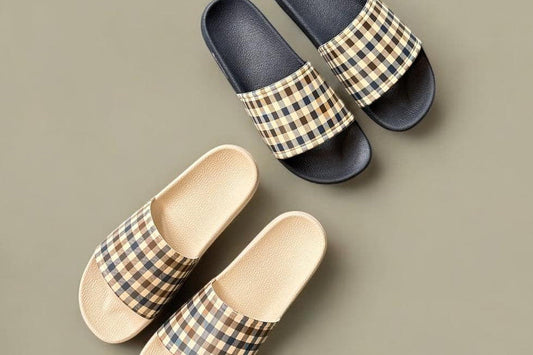 Aquascutum Check Sliders