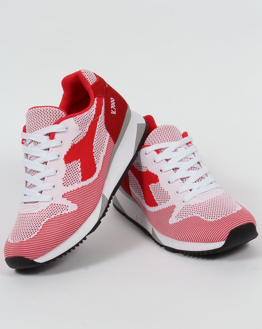 Diadora V7000 Weave Trainers Red