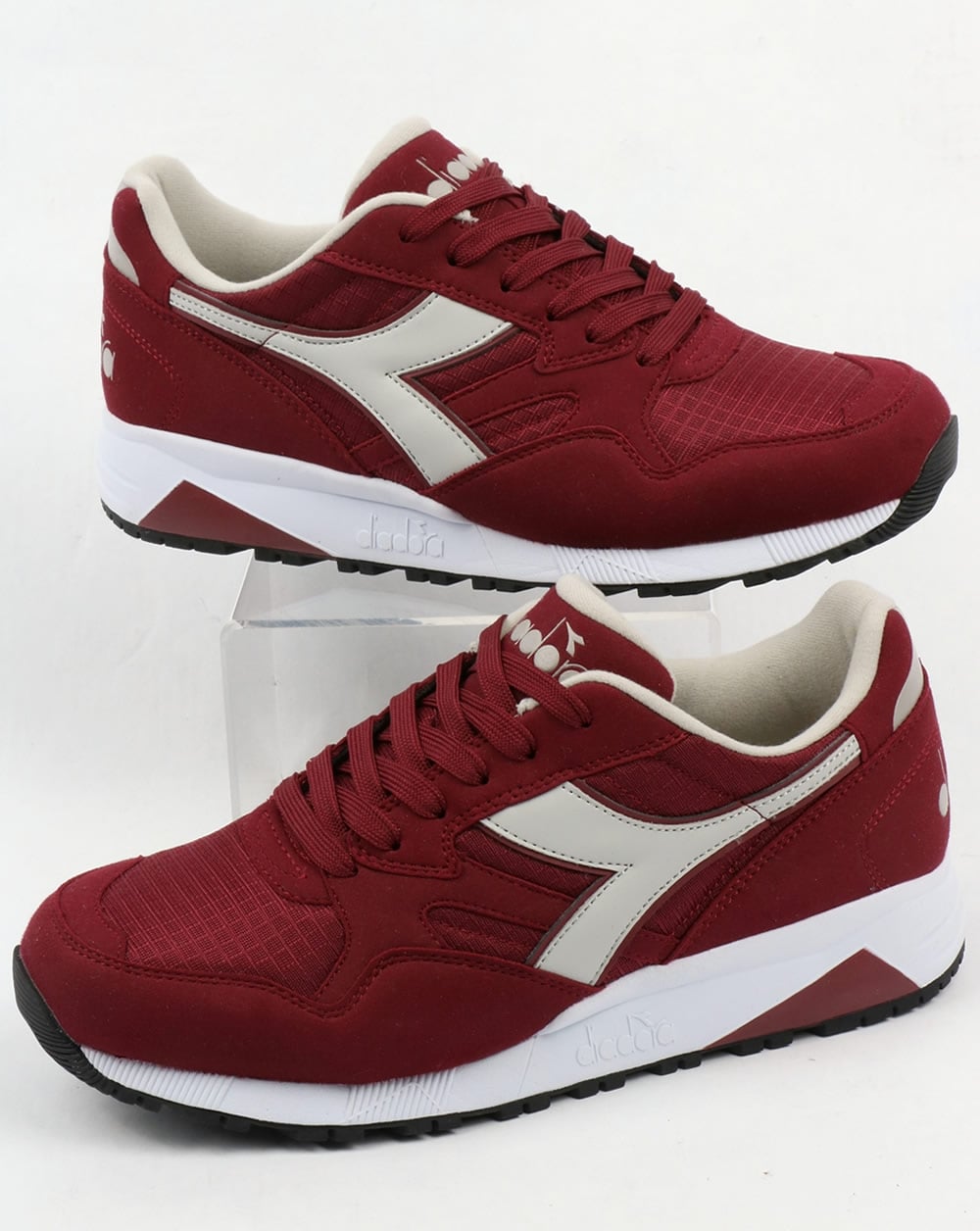 Diadora N902 Trainers Deep Red