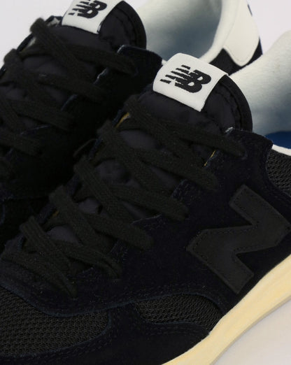New Balance 300 Trainers Black/White