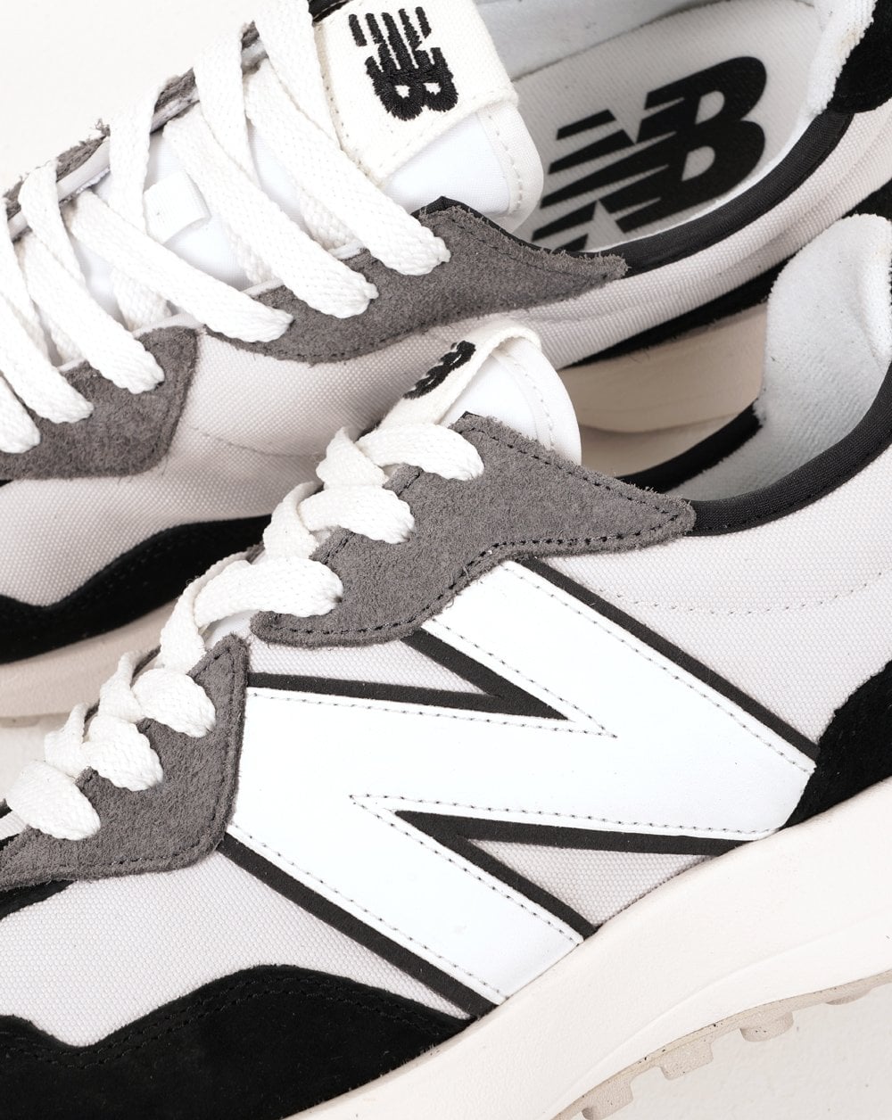 New Balance 327 Trainers White/Black