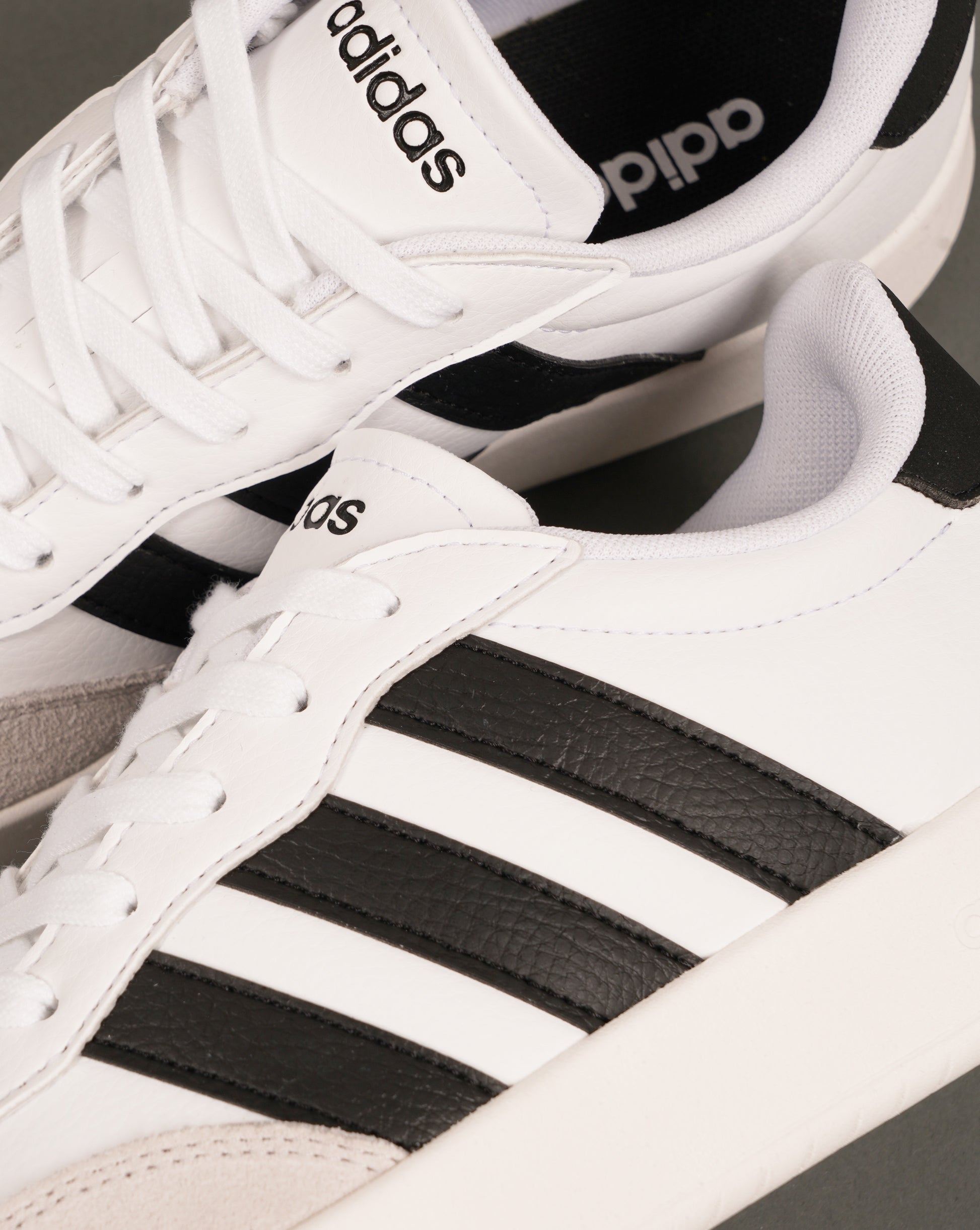 Adidas Barreda Trainers White/Black