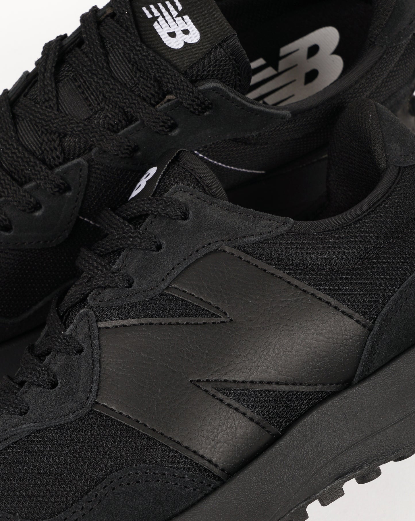 New Balance 327 Trainers Black/Black