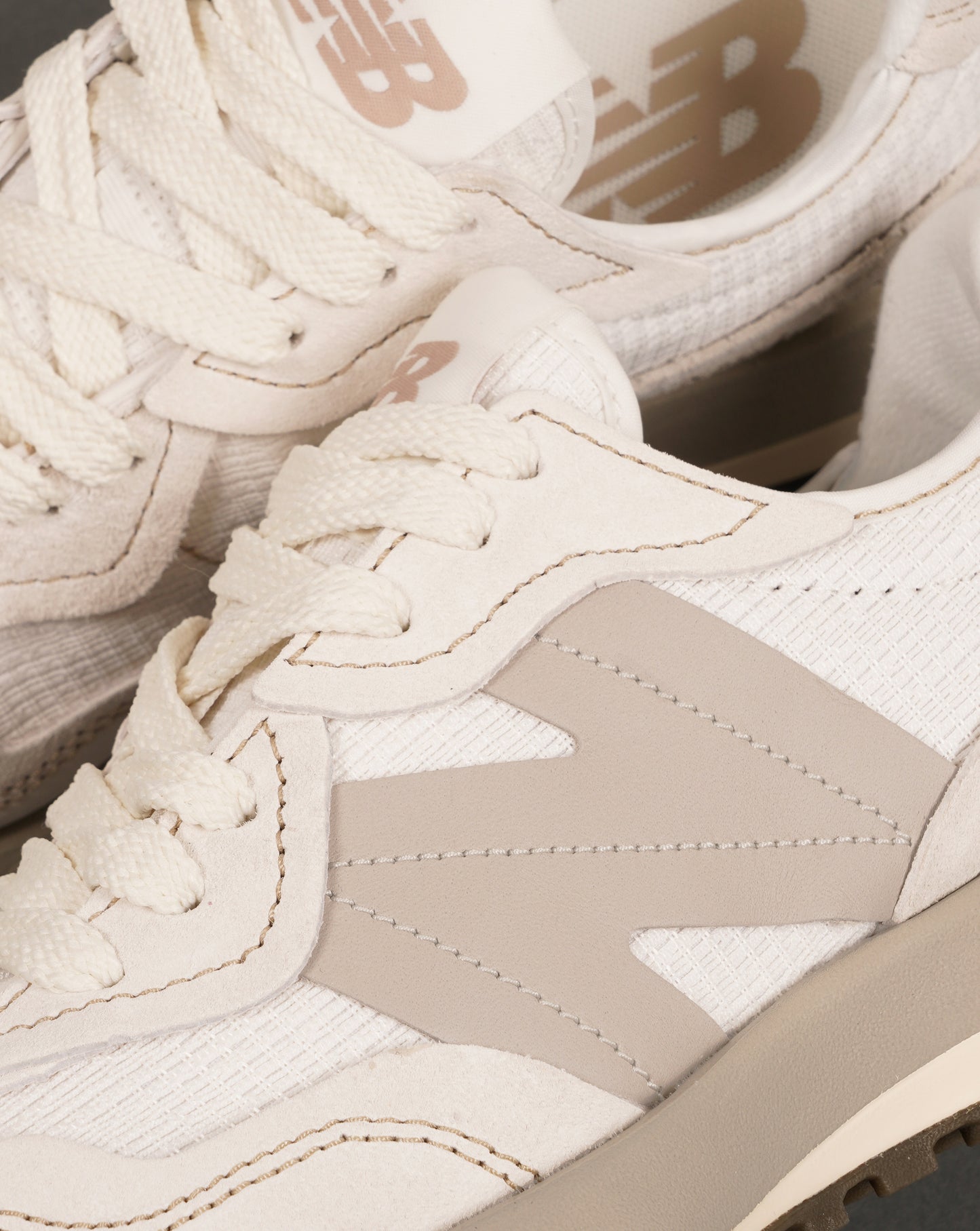 New Balance 327 Trainers Sea Salt